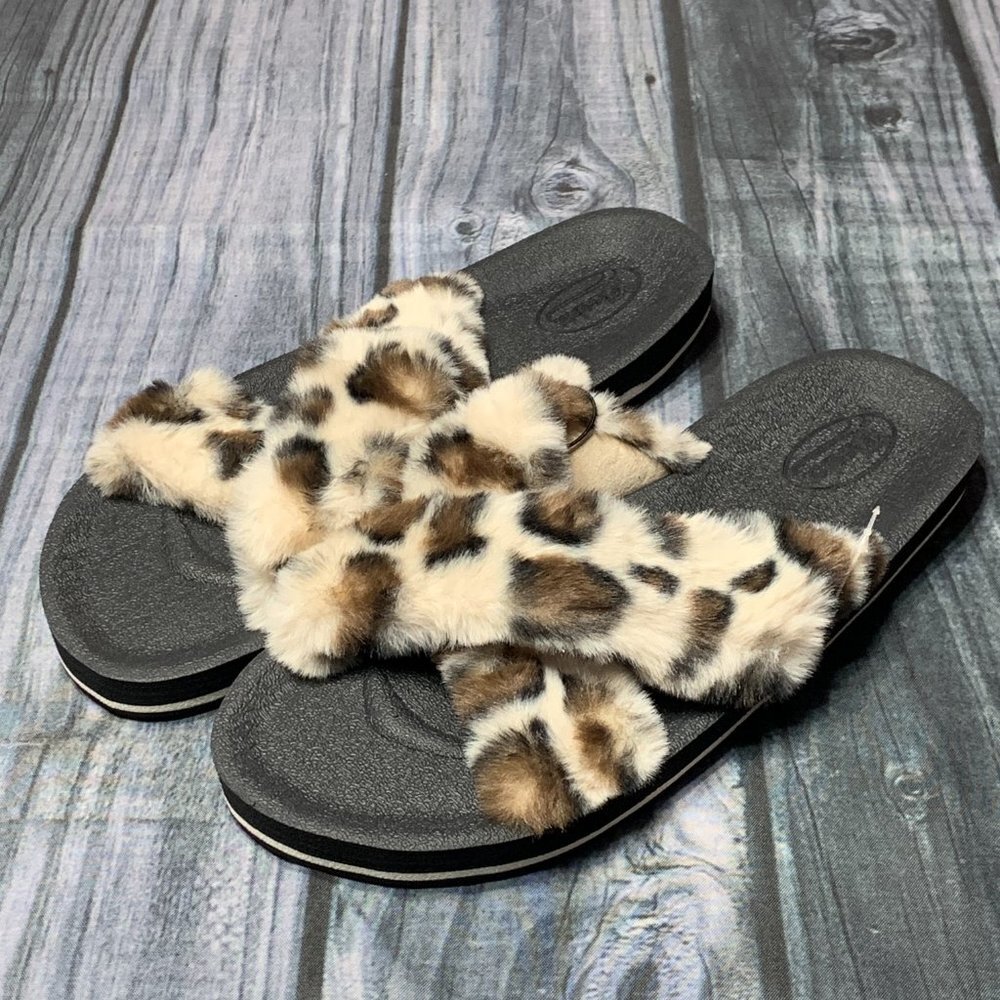 Fuzzy Leopard Slippers - Picture 3 of 6